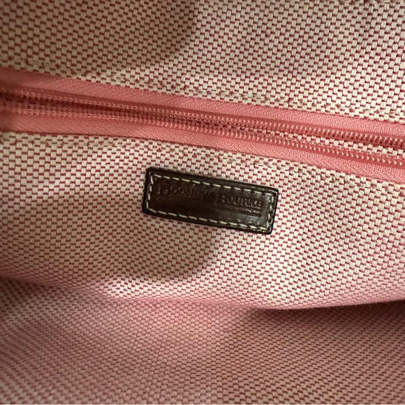 Dooney & Bourke authentic tote bag with clasp and design on outside EUC - Picture 8 of 10